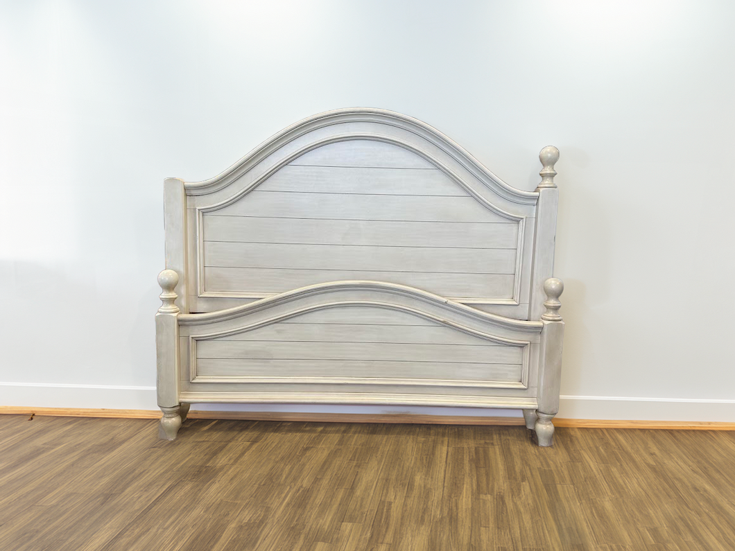 Chateau King Poster Bed by Standard Furniture