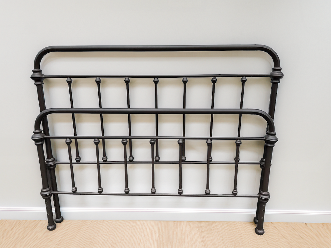 Rue de Main Metal Queen Size Bed