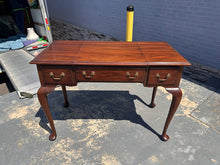 Load image into Gallery viewer, Henkel Harris Flip-Top Vanity in Mahogany – Queen Anne Style
