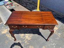 Load image into Gallery viewer, Henkel Harris Flip-Top Vanity in Mahogany – Queen Anne Style
