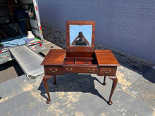 Load image into Gallery viewer, Henkel Harris Flip-Top Vanity in Mahogany – Queen Anne Style
