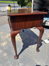 Load image into Gallery viewer, Henkel Harris Flip-Top Vanity in Mahogany – Queen Anne Style
