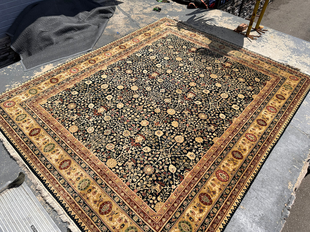 Traditional Floral Area Rug – Black & Gold – 8' x 11.5'