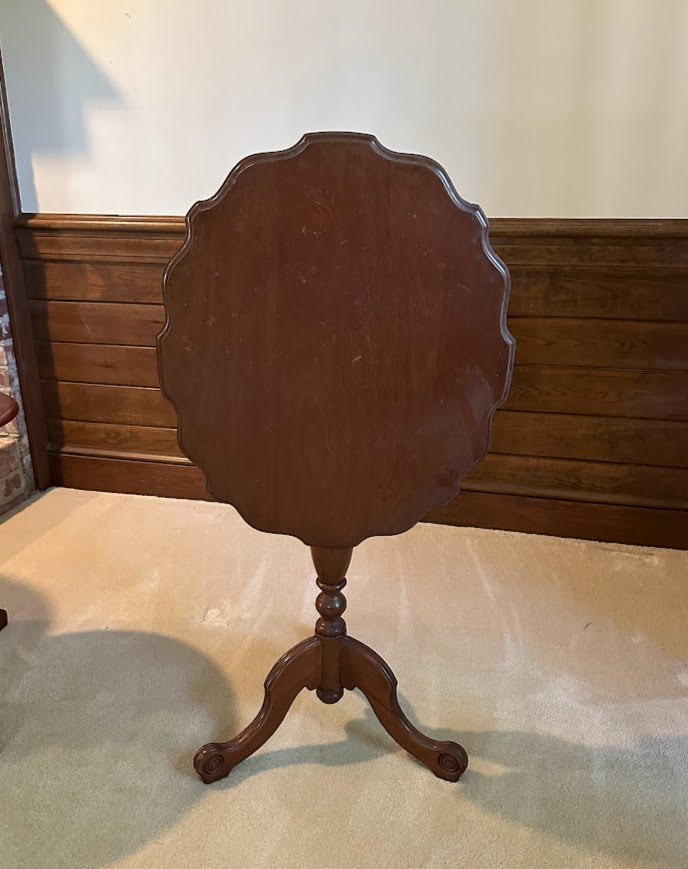 Vintage Scalloped Edge Tilt-Top Side Table