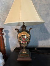 Load image into Gallery viewer, Vintage Urn-Style Table Lamp with Hand-Painted Floral Motif
