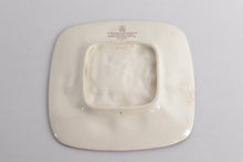 Load image into Gallery viewer, Vintage 1972 Beswick Royal Doulton "Christmas in England" Collectors Plate
