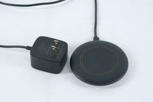 Load image into Gallery viewer, Insignia Fast Charge Qi Wireless Charging Pad NS-MWPC5CUC with Adapter
