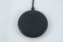 Load image into Gallery viewer, Insignia Fast Charge Qi Wireless Charging Pad NS-MWPC5CUC with Adapter
