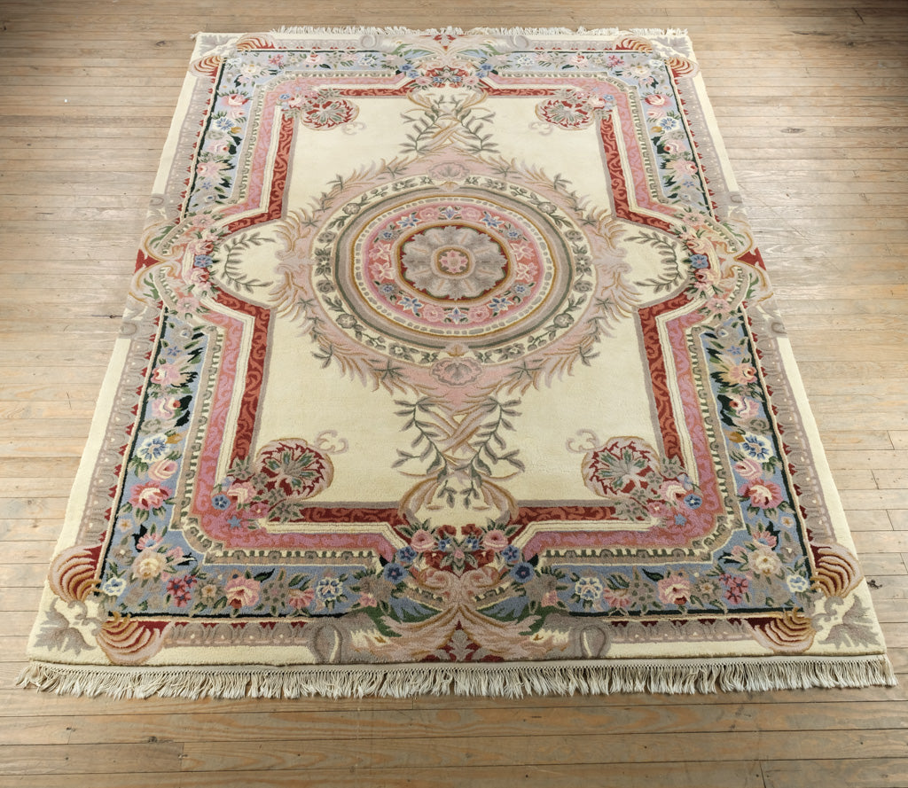 Ivory Rug with Center Medallion – Hand-Woven Wool – 8' x 11'
