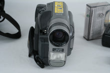 Load image into Gallery viewer, JVC GR SXM915 Super VHS Camcorder Bundle Remote Charger Case

