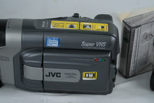 Load image into Gallery viewer, JVC GR SXM915 Super VHS Camcorder Bundle Remote Charger Case
