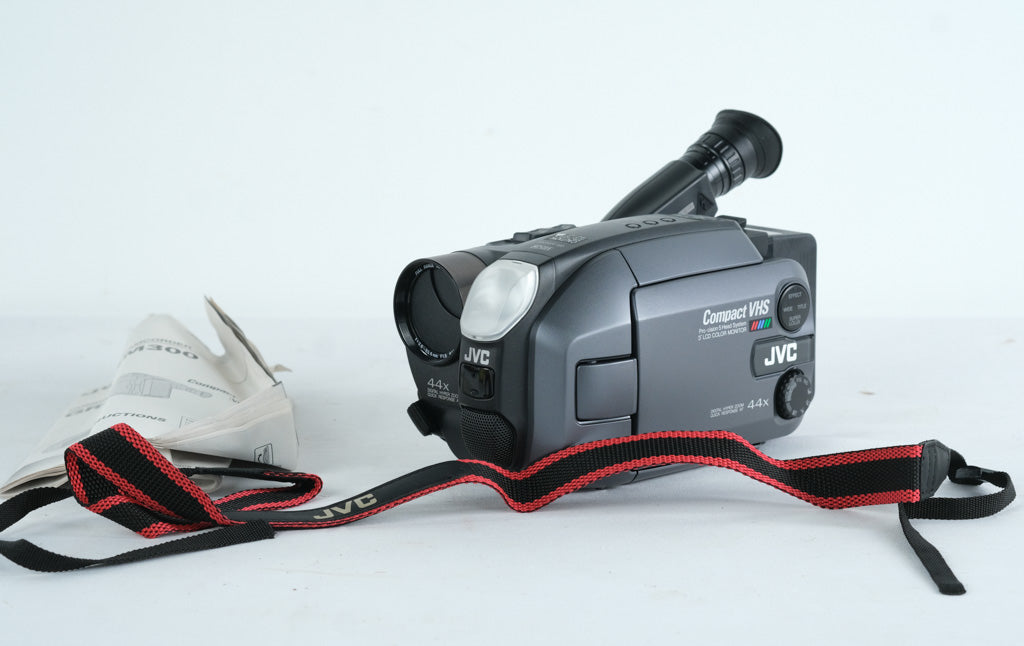 JVC GR-AXM300 Compact VHS Camcorder Bundle – 44x Zoom w/ Ambico