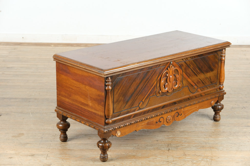 Lane Art Deco Cedar-Lined Hope Chest – Carved Front Blanket Trunk