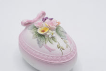 Load image into Gallery viewer, Lefton KW4741 Porcelain Floral Trinket Box Applied Flowers Pink Bow Japan
