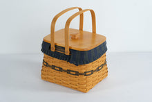 Load image into Gallery viewer, Longaberger Collectors Club 1998 Basket – Collectors Edition with Liner &amp; Lid
