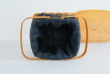 Load image into Gallery viewer, Longaberger Collectors Club 1998 Basket – Collectors Edition with Liner &amp; Lid
