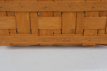 Load image into Gallery viewer, Longaberger Large Picnic Basket 10324 with Lid, Liner &amp; Protector
