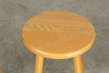 Load image into Gallery viewer, Pair Solid Oak 24 Inch Counter Height Bar Stools Round Seats Natural Finish
