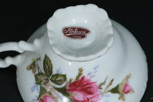 Load image into Gallery viewer, Metasco Rose Tea Set - Japan
