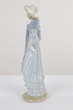 Load image into Gallery viewer, Nao by Lladro 290 Lady with Shawl
