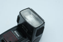 Load image into Gallery viewer, Nikon Speedlight SB 25 TTL Shoe Mount Flash Vintage Camera Photography
