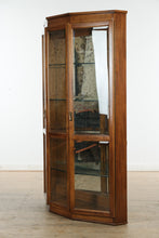 Load image into Gallery viewer, Oak Governor&#39;s Curio Cabinet - Pulaski
