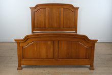 Load image into Gallery viewer, Sumter Furniture Solid Oak Queen Bed Frame with Arched Design
