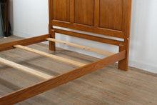 Load image into Gallery viewer, Sumter Furniture Solid Oak Queen Bed Frame with Arched Design
