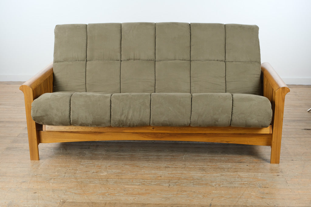 Mission-Style Oak Futon Sofa Bed – Excellent Condition