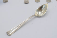 Load image into Gallery viewer, Oneida Sterling Silver Sugar Spoons Set of 8 Floral Pattern 184 Grams
