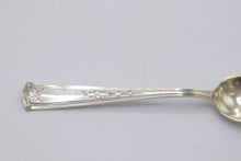 Load image into Gallery viewer, Oneida Sterling Silver Sugar Spoons Set of 8 Floral Pattern 184 Grams
