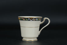 Load image into Gallery viewer, Oscar de la Renta Fleur Royale Fine Ivory China Dinnerware Set 42 Pieces Japan

