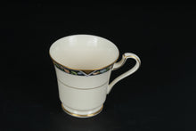 Load image into Gallery viewer, Oscar de la Renta Fleur Royale Fine Ivory China Dinnerware Set 42 Pieces Japan
