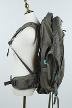 Load image into Gallery viewer, Osprey Aura AG 50 Womens Backpacking Pack Vestal Gray Hiking Backpack
