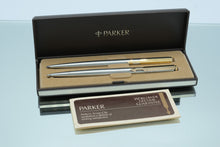 Load image into Gallery viewer, Parker Arrow Twist Flighter GT Pen &amp; Pencil Set – Brushed Stainless Steel with Gold Trim, Vintage Boxed Writing Set
