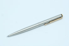 Load image into Gallery viewer, Parker Arrow Twist Flighter GT Pen &amp; Pencil Set – Brushed Stainless Steel with Gold Trim, Vintage Boxed Writing Set
