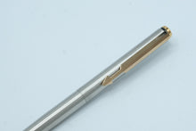 Load image into Gallery viewer, Parker Arrow Twist Flighter GT Pen &amp; Pencil Set – Brushed Stainless Steel with Gold Trim, Vintage Boxed Writing Set
