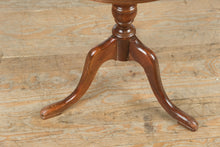 Load image into Gallery viewer, 🪑 Vintage Duncan Phyfe Style Pedestal Drum Table – Single Drawer

