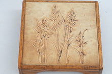 Load image into Gallery viewer, Vintage Wheat Design Ceramic Tile Trivet Wood Frame Raised Hot Plate 9 Inch

