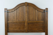 Load image into Gallery viewer, Pulaski Furniture Queen Oak Bed with Bench Footboard
