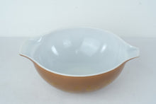 Load image into Gallery viewer, Pyrex Early American Cinderella Mixing Bowl Set 4 Piece Brown Gold 441 442 443 444
