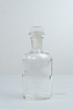 Load image into Gallery viewer, Vintage Pyrex Glass Laboratory Reagent Bottle With Stopper 6 Inch Clear Glass
