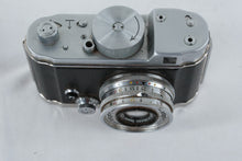 Load image into Gallery viewer, Robot Camera Carl Zeiss Tessar 28 Lens Vintage 35mm Rangefinder With Case
