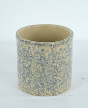 Load image into Gallery viewer, Vintage RRP Co Roseville Ohio Spongeware Stoneware Crock #700-5 – 6” x 6”
