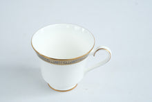Load image into Gallery viewer, Royal Doulton Harlow H5034 Fine Bone China 49 Piece Dinnerware Set Service for 10
