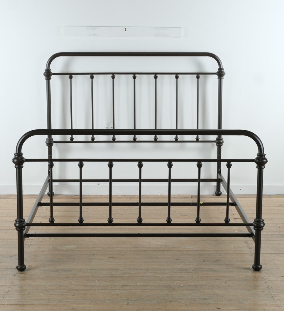 Rue de Main Metal Queen Size Bed
