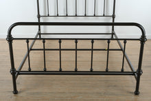 Load image into Gallery viewer, Rue de Main Metal Queen Size Bed
