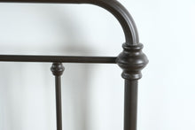 Load image into Gallery viewer, Rue de Main Metal Queen Size Bed
