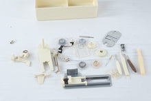Load image into Gallery viewer, Vintage Singer 1425N Sewing Machine Accessories Manual Pedal Carrying Bag

