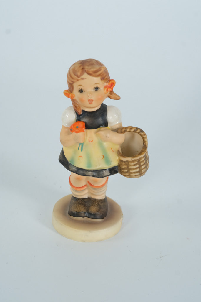 Vintage Goebel Hummel Figurine “Sister” #98 – TMK-3 1957–1963